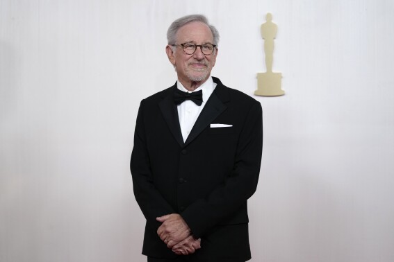 Steven Spielberg, Spike Lee and Ken Burns among recipients of National Medals of Arts